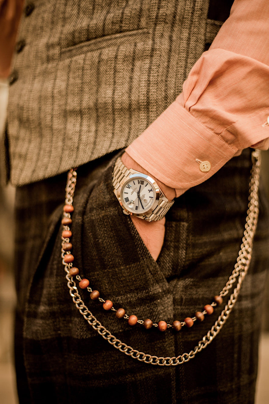 Vintage Jewelry for Men: 5 Tips for Exploring Men's Fashion with Accessories Note