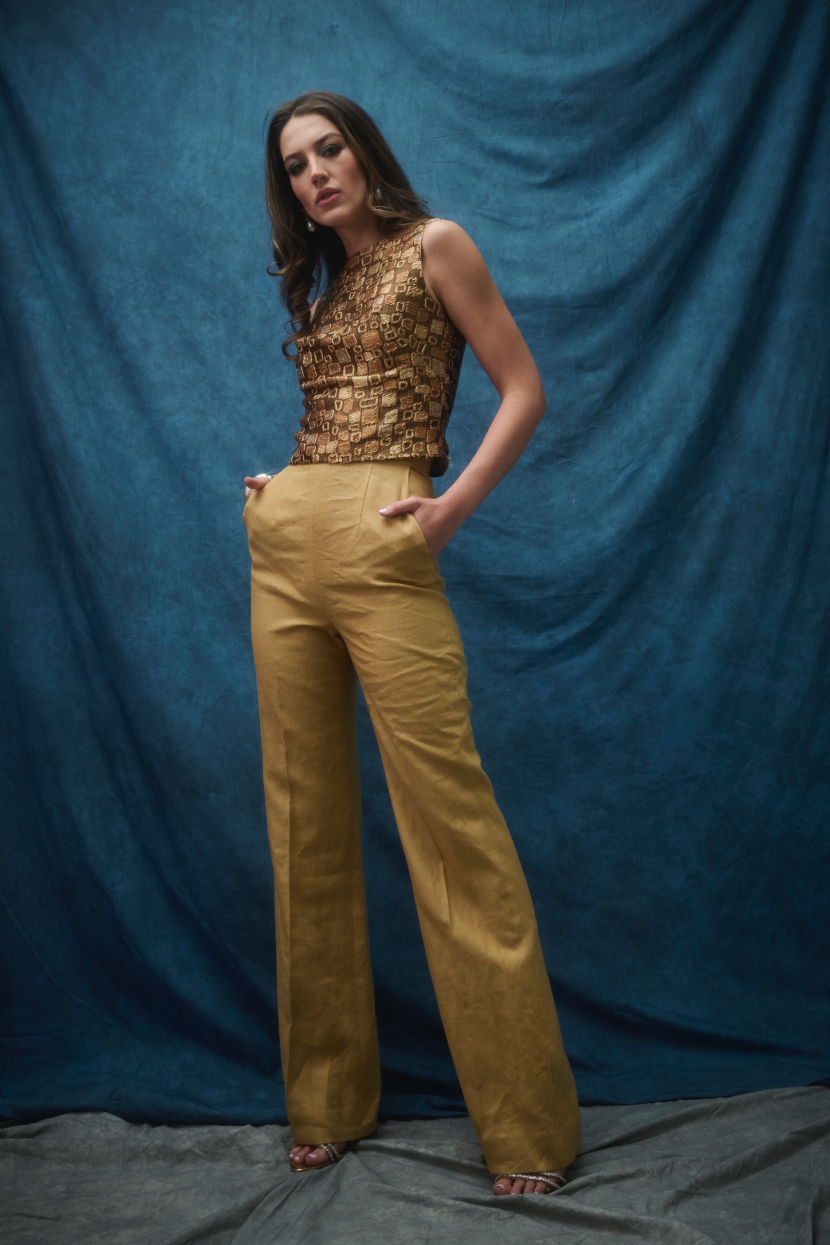 A model wearing an olive top and pants.